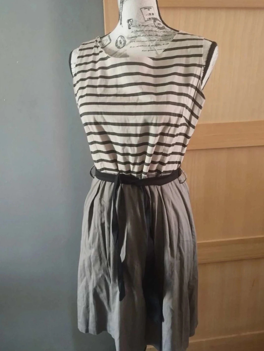 Robe bi-couleur gris/crème avec ceinture ,made in italy T38/40